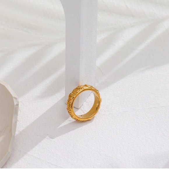 NEW 18K Gold Plated Textured Moon Star Ring - Picture 5 of 9